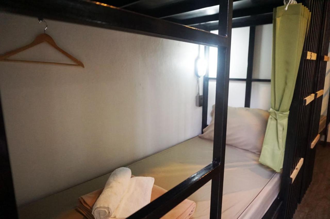 Feel Good Bangkok Hostel Екстериор снимка