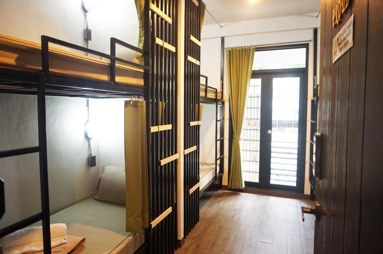 Feel Good Bangkok Hostel Екстериор снимка