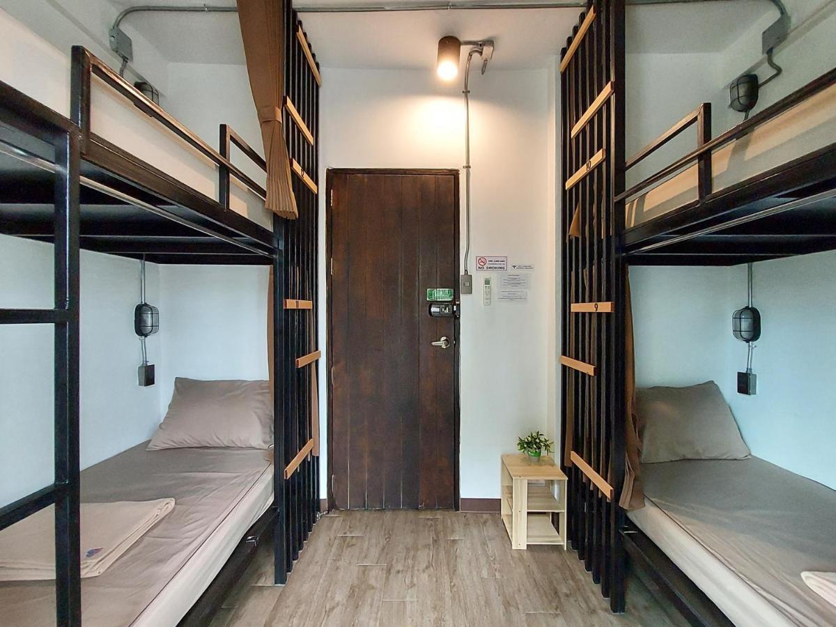 Feel Good Bangkok Hostel Екстериор снимка