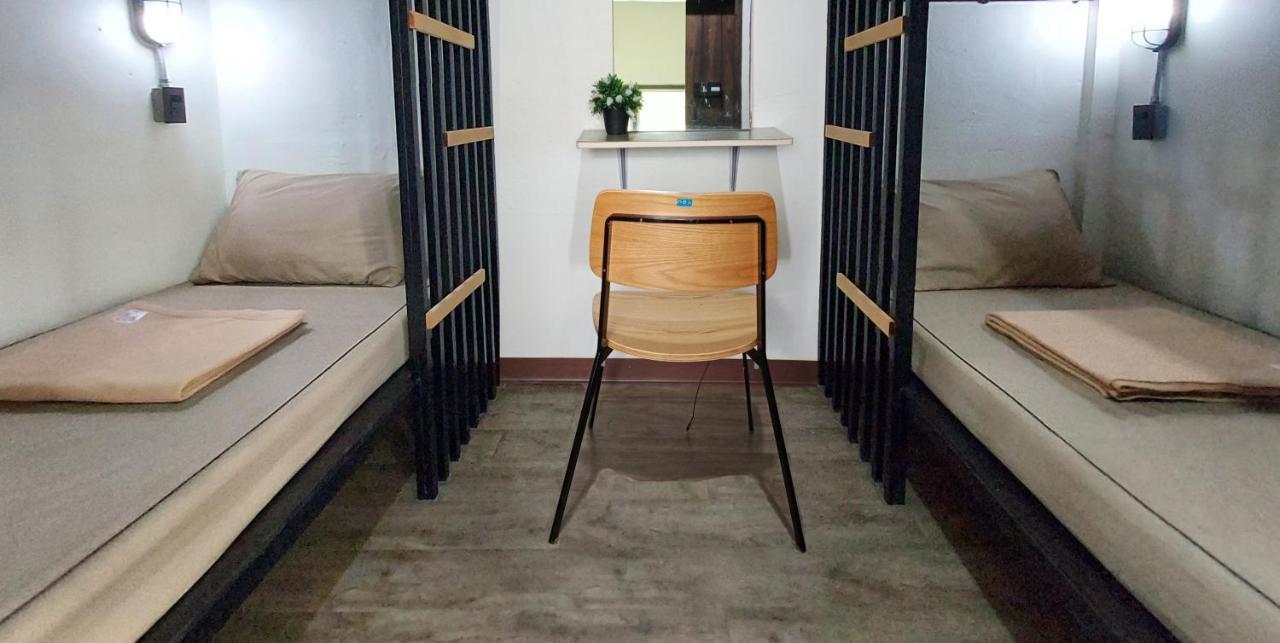 Feel Good Bangkok Hostel Екстериор снимка