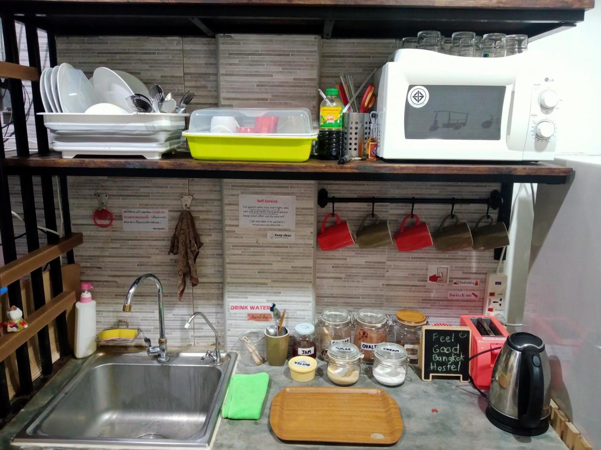 Feel Good Bangkok Hostel Екстериор снимка