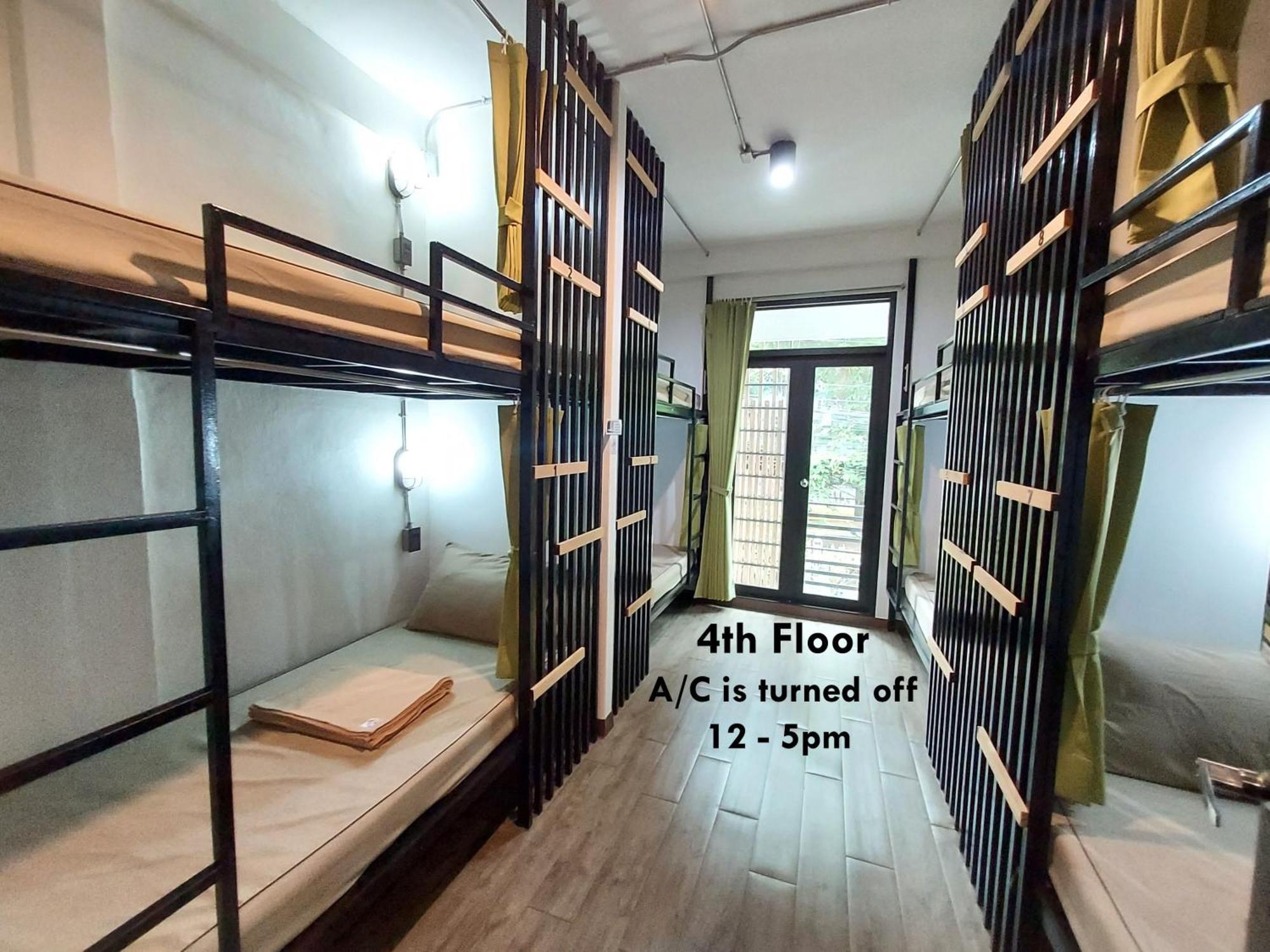 Feel Good Bangkok Hostel Екстериор снимка