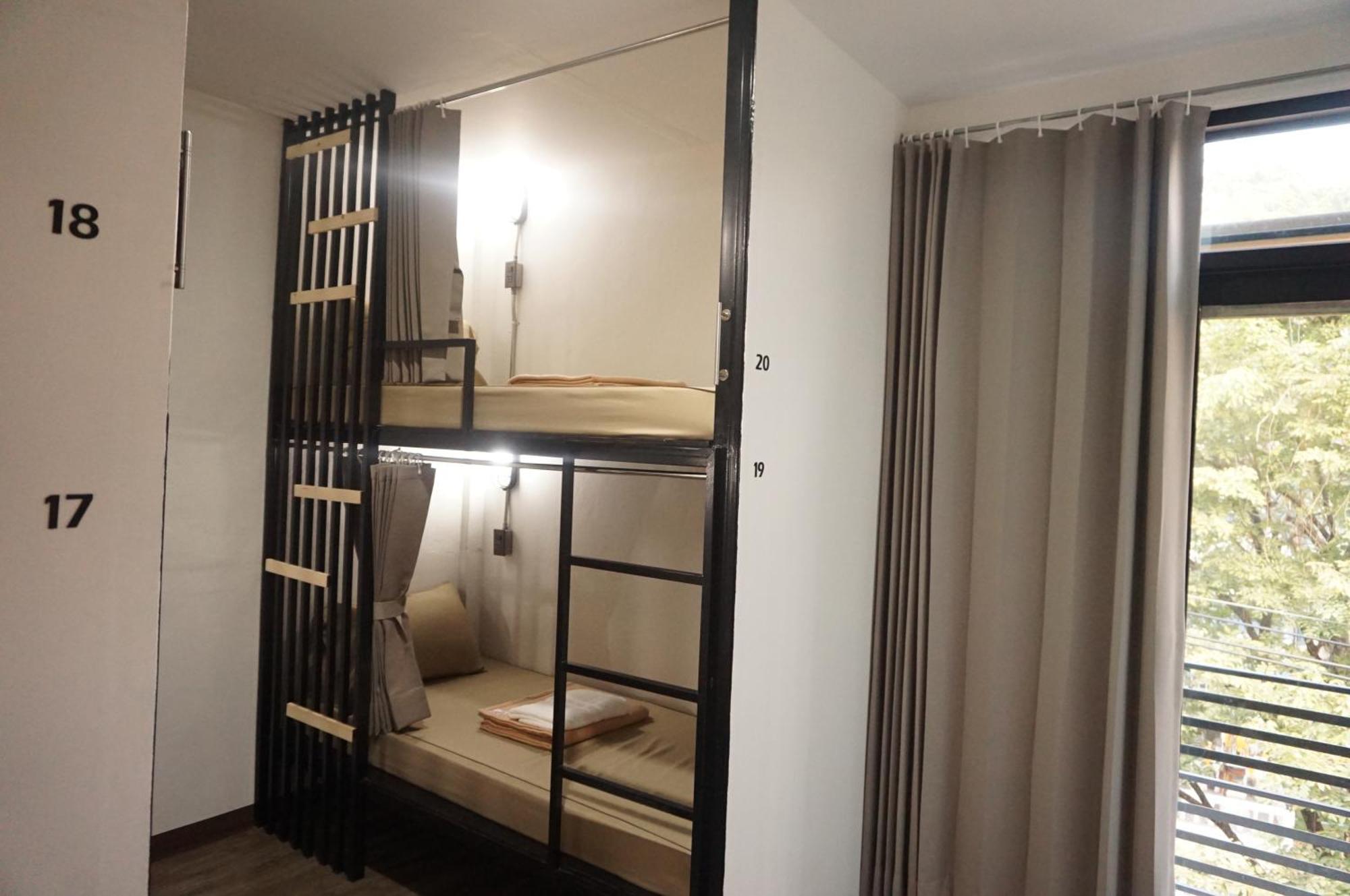 Feel Good Bangkok Hostel Екстериор снимка