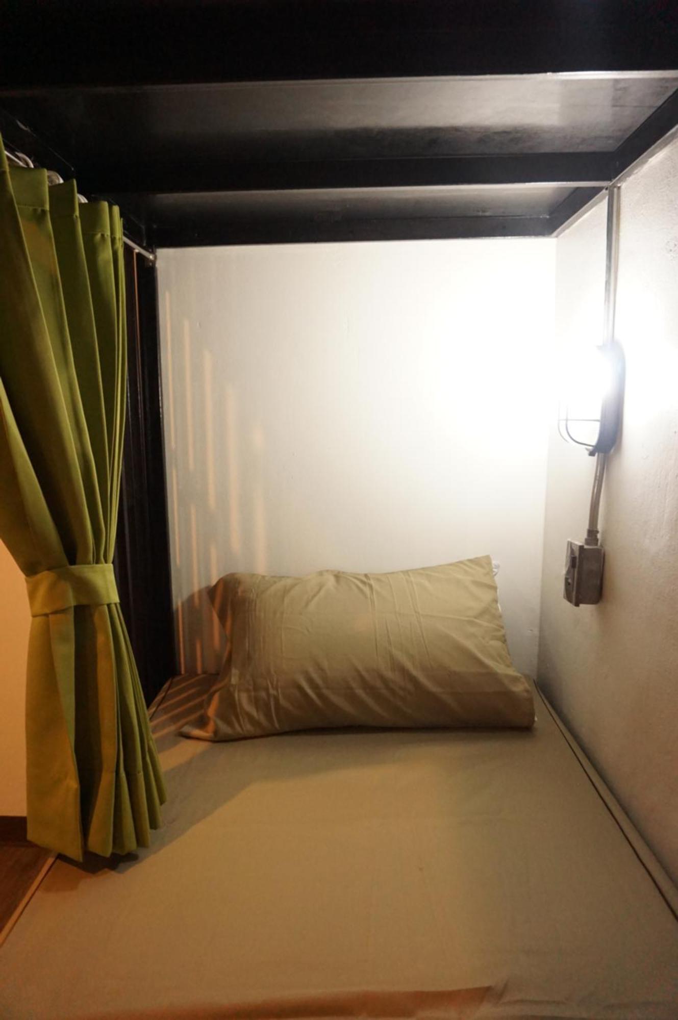 Feel Good Bangkok Hostel Екстериор снимка