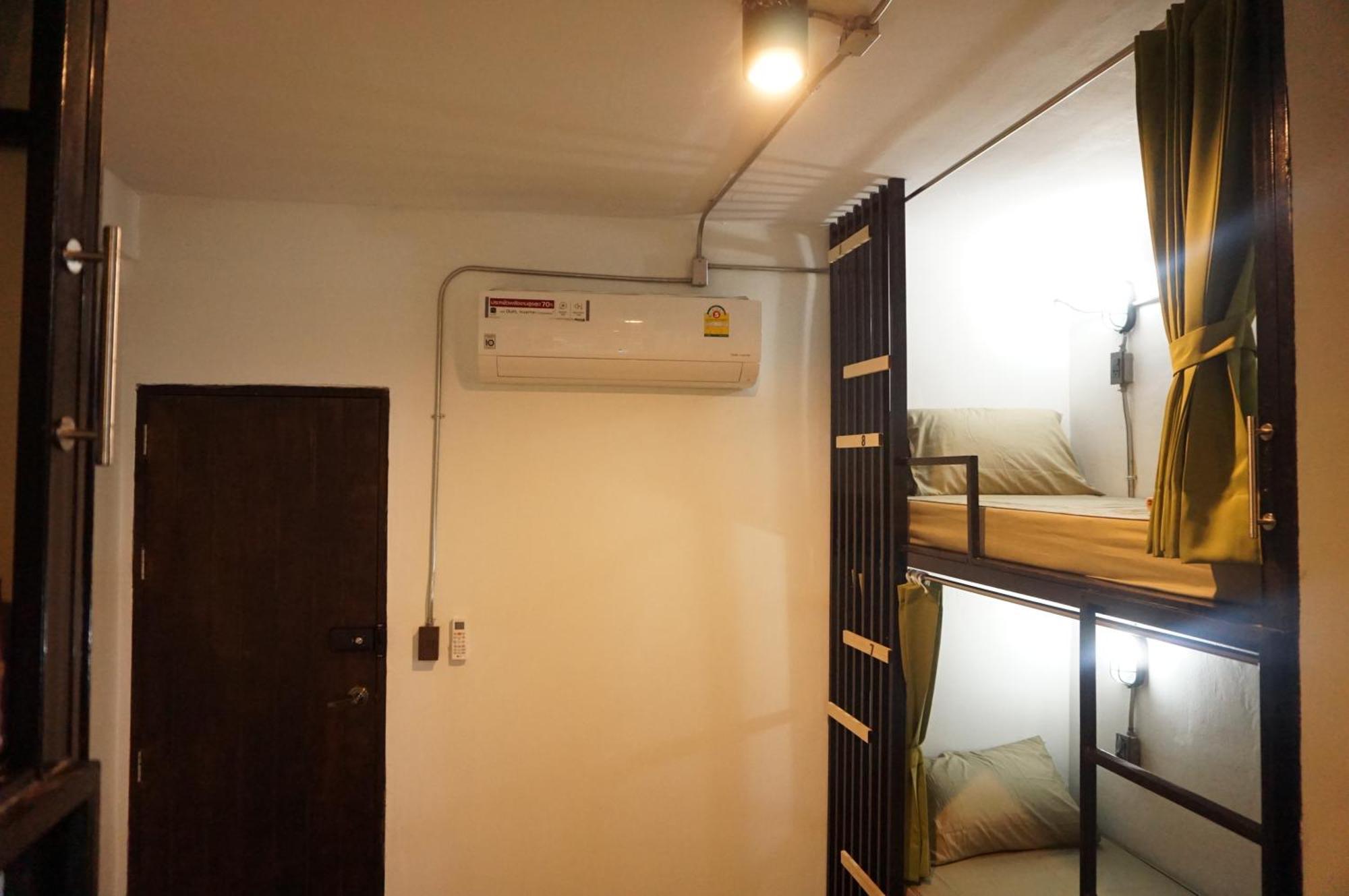 Feel Good Bangkok Hostel Екстериор снимка