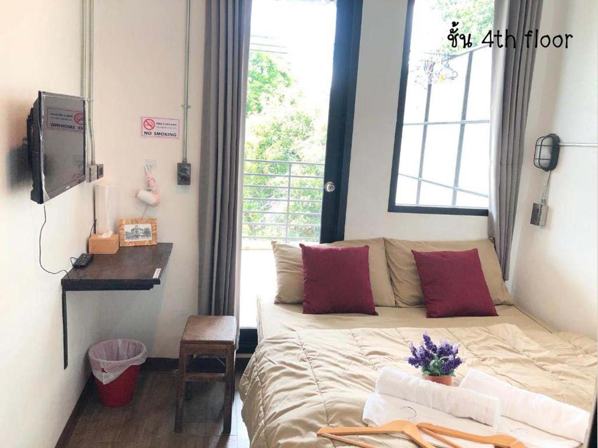 Feel Good Bangkok Hostel Екстериор снимка