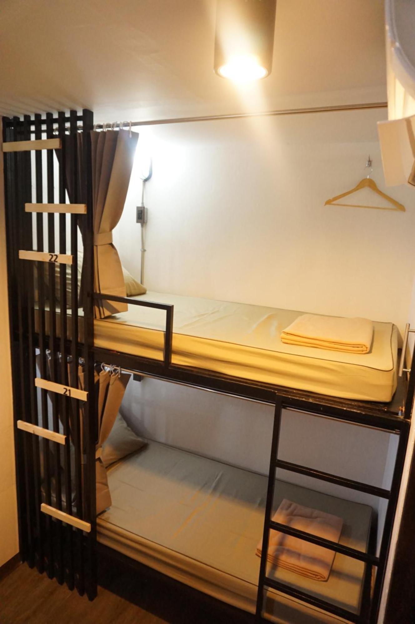 Feel Good Bangkok Hostel Екстериор снимка
