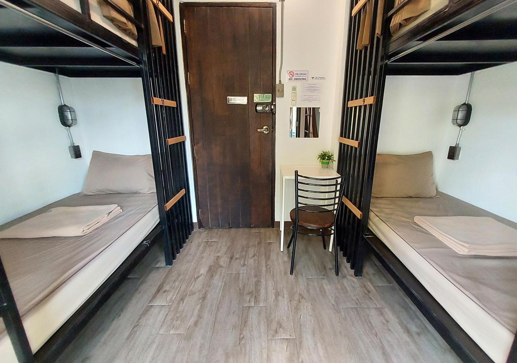 Feel Good Bangkok Hostel Екстериор снимка