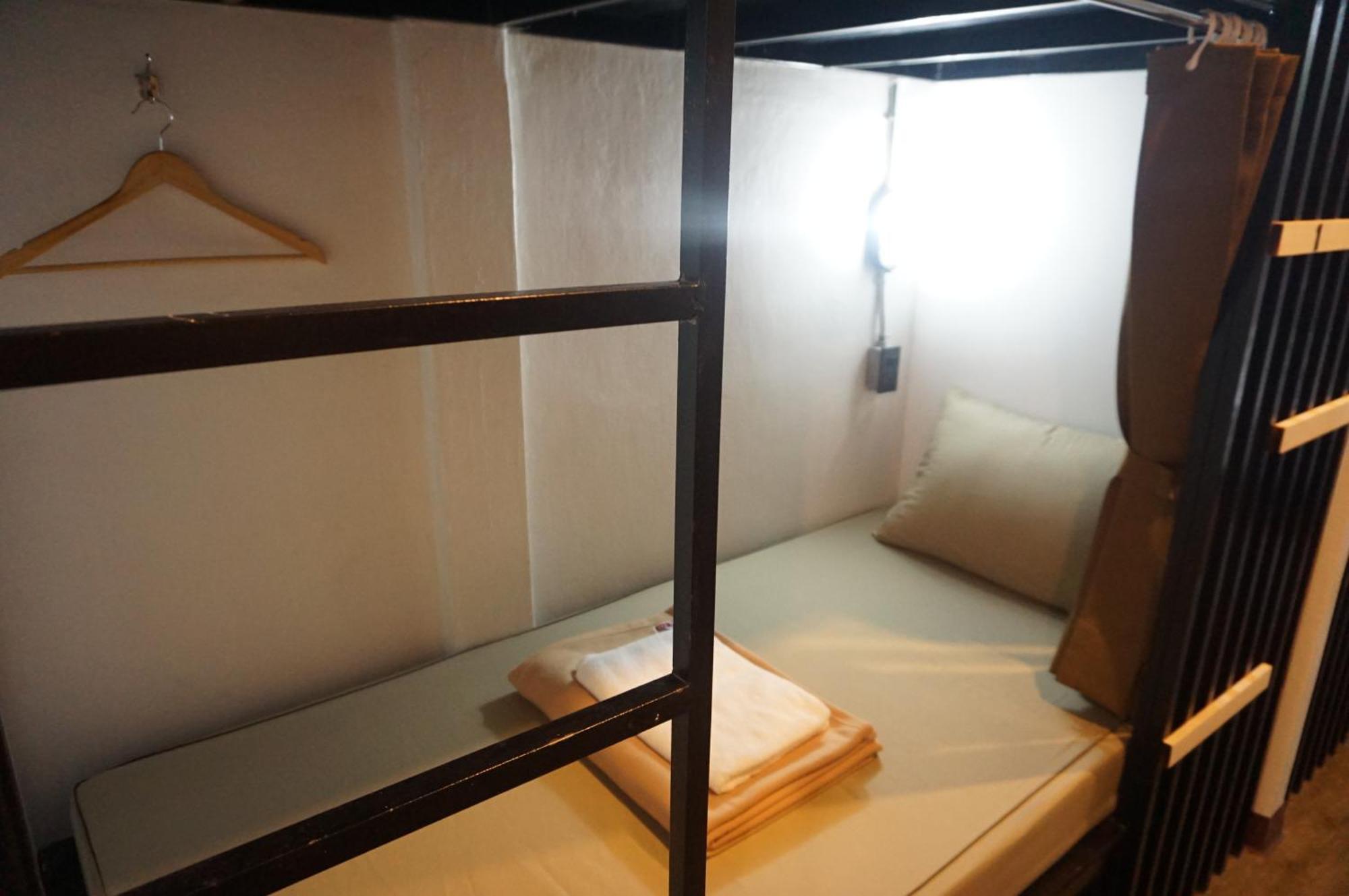Feel Good Bangkok Hostel Екстериор снимка