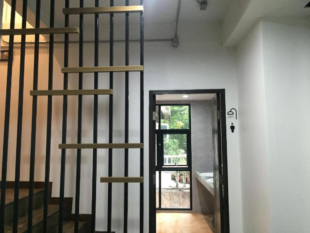 Feel Good Bangkok Hostel Екстериор снимка