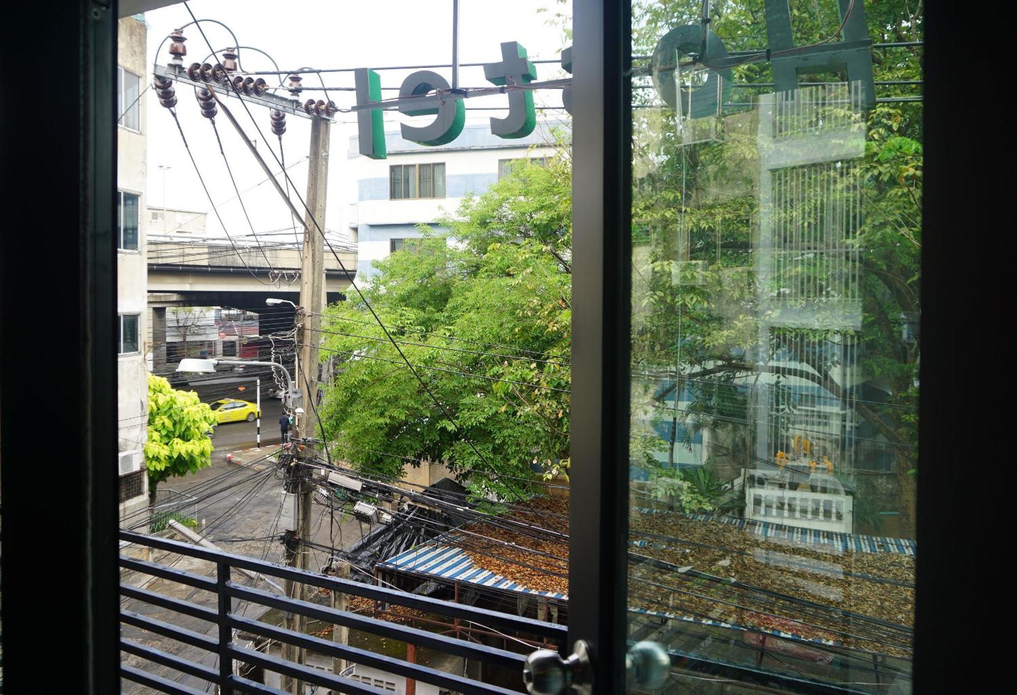 Feel Good Bangkok Hostel Екстериор снимка