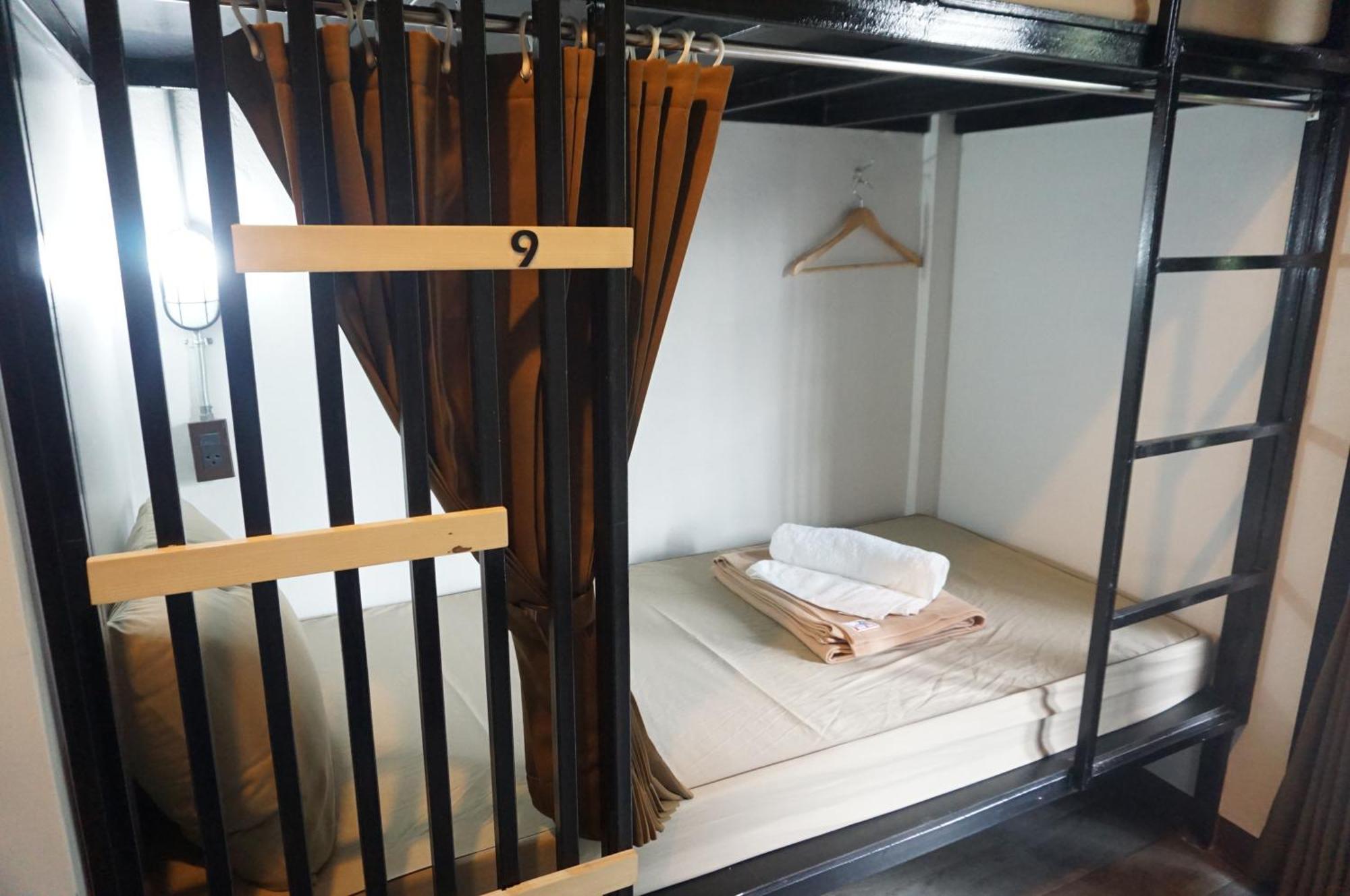 Feel Good Bangkok Hostel Екстериор снимка