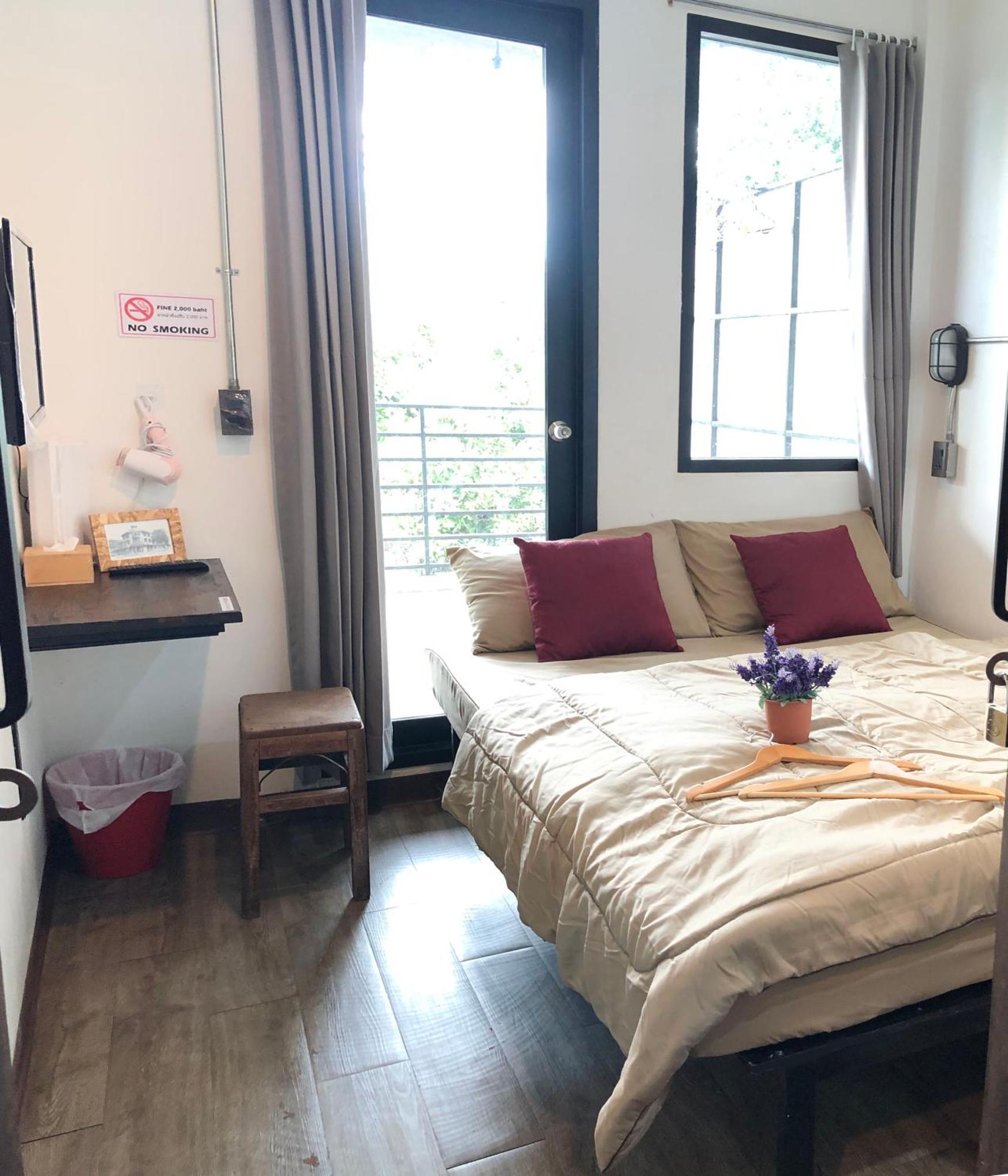 Feel Good Bangkok Hostel Екстериор снимка
