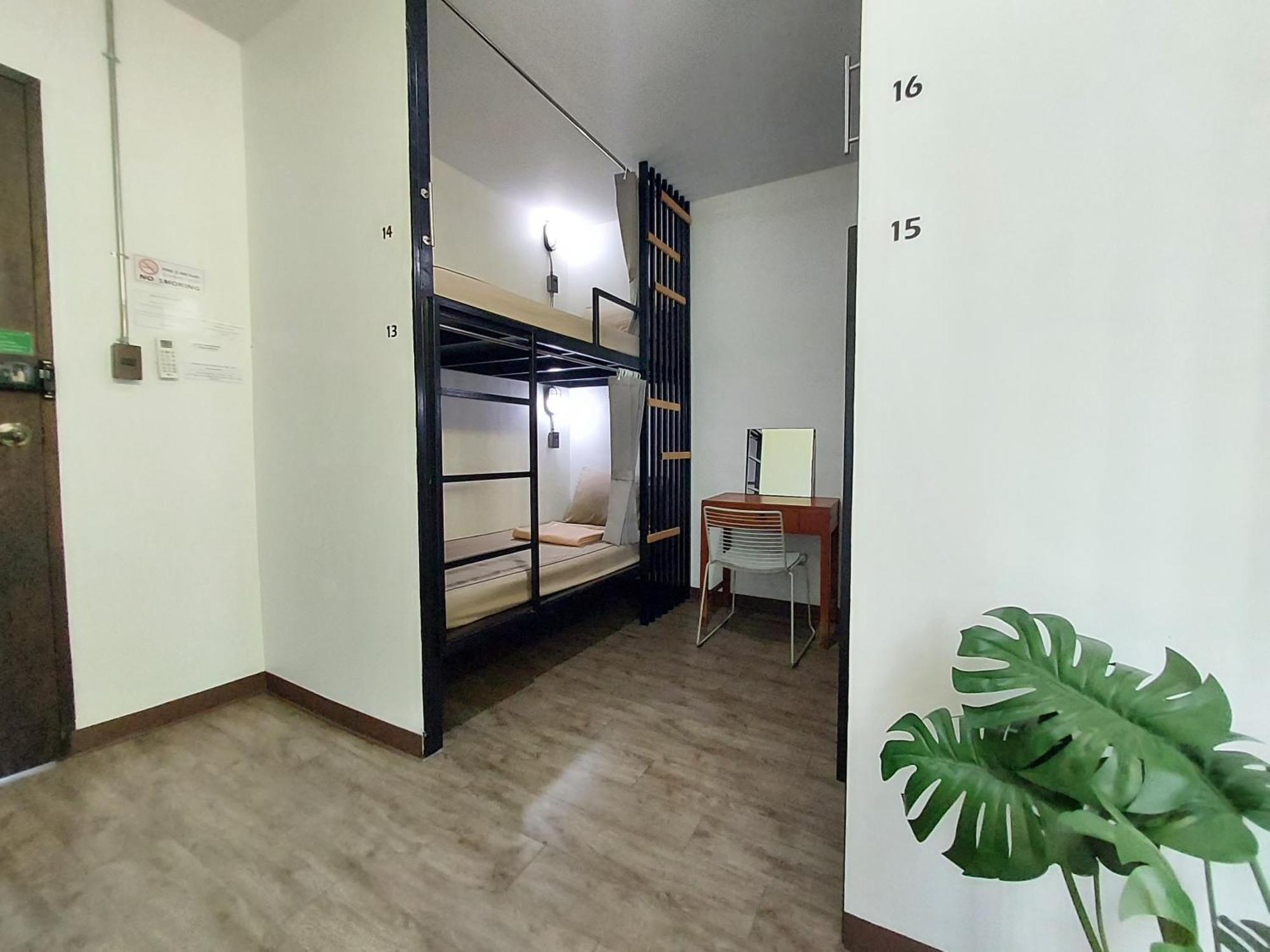 Feel Good Bangkok Hostel Екстериор снимка