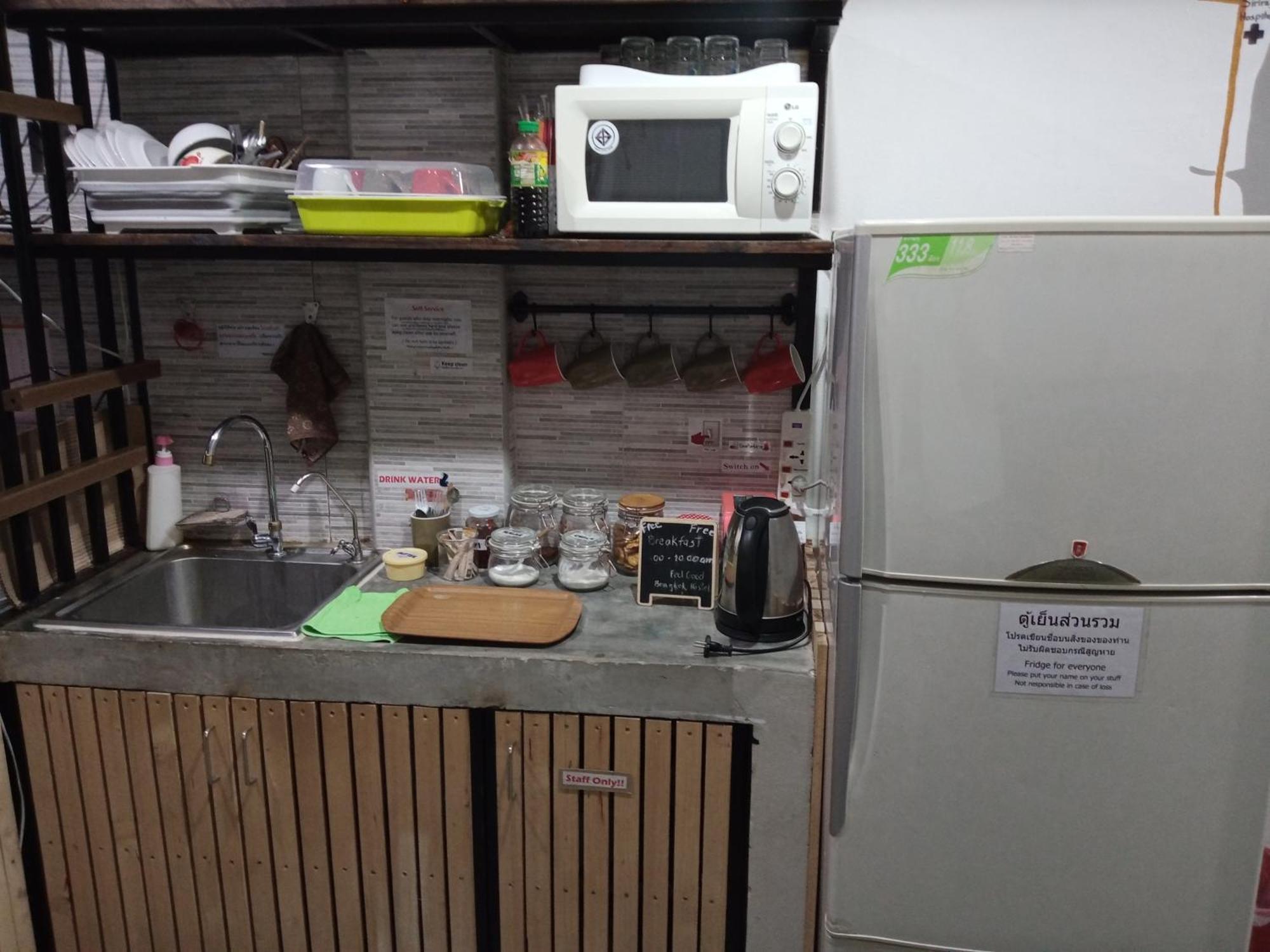 Feel Good Bangkok Hostel Екстериор снимка