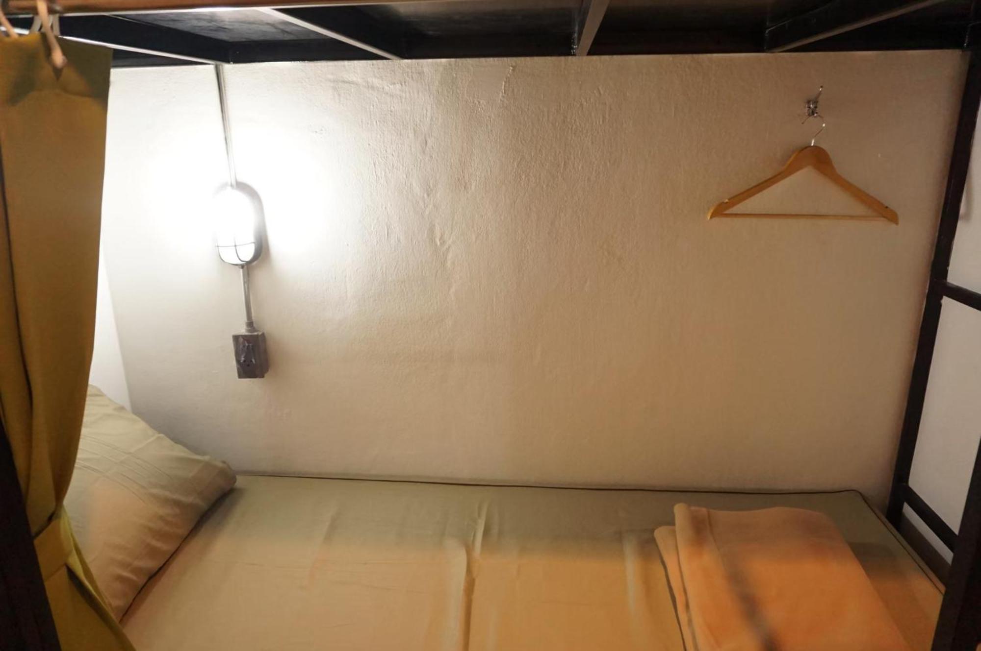 Feel Good Bangkok Hostel Екстериор снимка