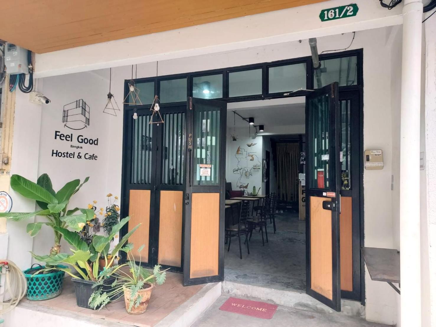 Feel Good Bangkok Hostel Екстериор снимка