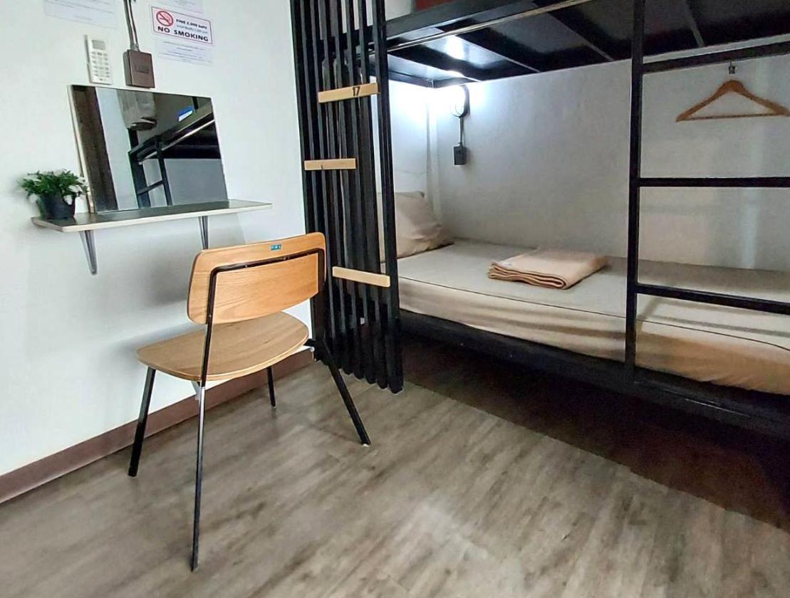 Feel Good Bangkok Hostel Екстериор снимка