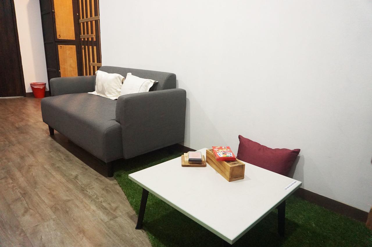 Feel Good Bangkok Hostel Екстериор снимка