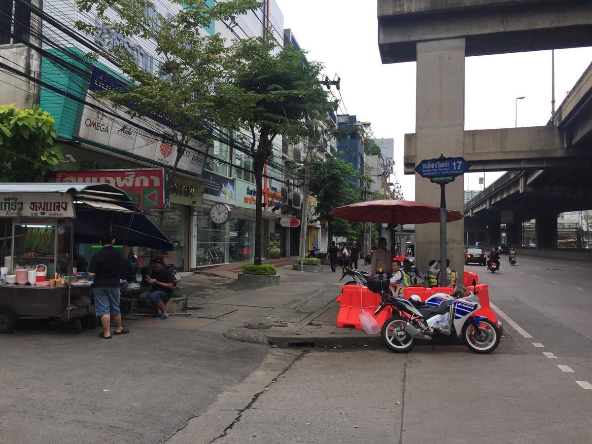 Feel Good Bangkok Hostel Екстериор снимка